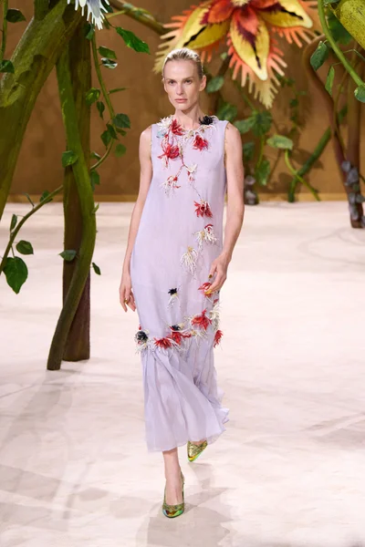 Look 10